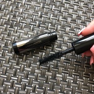 Laura Mercier caviar volume panoramic mascara